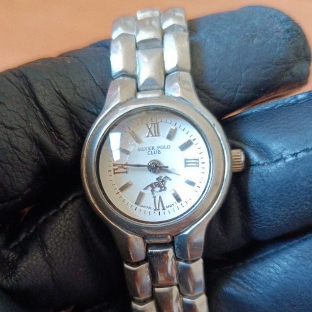นาฬิกาแบรนด์เนม silvia polo clubหน้าปัดสีขาวสายสแตนเลสของแท้มือสองสภาพสวย