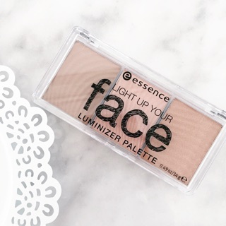 Essence Light Up Your Face Luminizer Palette