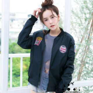 Jacketเบสบอลติดอาร์มด้านหน้า แขนช่วงแขนแต่งซิป ใส่คลุมเท่ห์