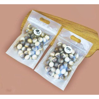 ถุงซิปพลาสติกขุ่นแบบมีหูหิ้วขนาด 14x18+6.5 cm.แพ็ค 50 ใบ 005897