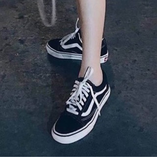 รองเท้าผ้าใบ Vans