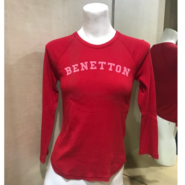 เสื้อ Benetton สีแดง ไซส์ s ส่งฟรี