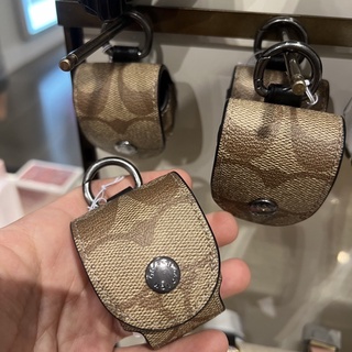 พร้อมส่ง แท้ 🇺🇸💯% New Coach  EARBUD CASE BAG CHARM IN SIGNATURE CANVAS (COACH F85025) QB/TAN