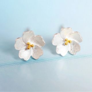 ต่างหูซากุระ • Sakura Earrings