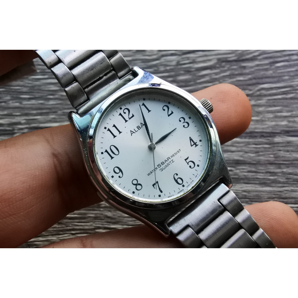 นาฬิกา Vintage มือสองญี่ปุ่น Alba ระบบ Quartz ผู้ชาย สายสแตนเลสแท้ สภาพดี ใช้งานได้ปกติ หน้าปัด 31mm