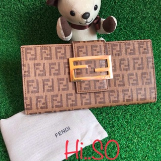 💕กระเป๋าสตางค์ “FENDI” ใบยาวลาย Signature สีน้ำตาลสภาพสวย