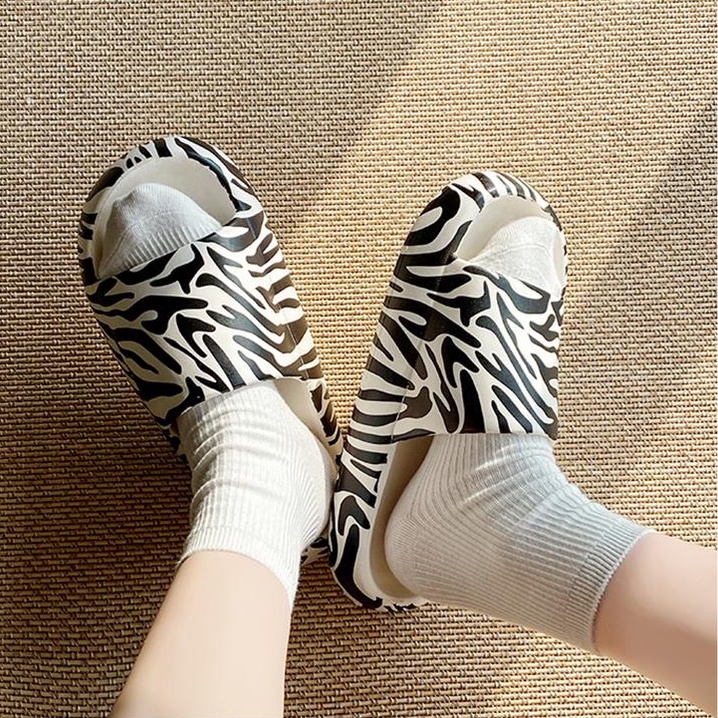 FBAShop สินค้ามาใหม่ รองเท้าแตะใส่สบายสุดสวย รองเท้าแตะลายน้อนวัวและม้าลายน่ารักมาก เห็นแล้วปิ๊งเลยจ้า