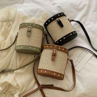 Korean version of the wild shoulder Messenger bag fashion foreign grass straw leisure bucket bag รหัสสินค้าB1106