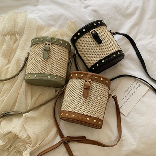 Korean version of the wild shoulder Messenger bag fashion foreign grass straw leisure bucket bag รหัสสินค้าB1106