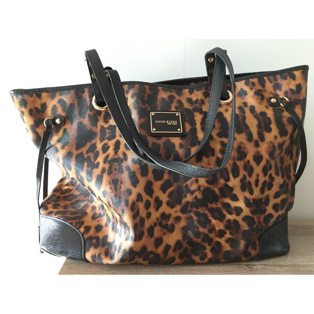 กระเป๋าสะพาย Anne Klein