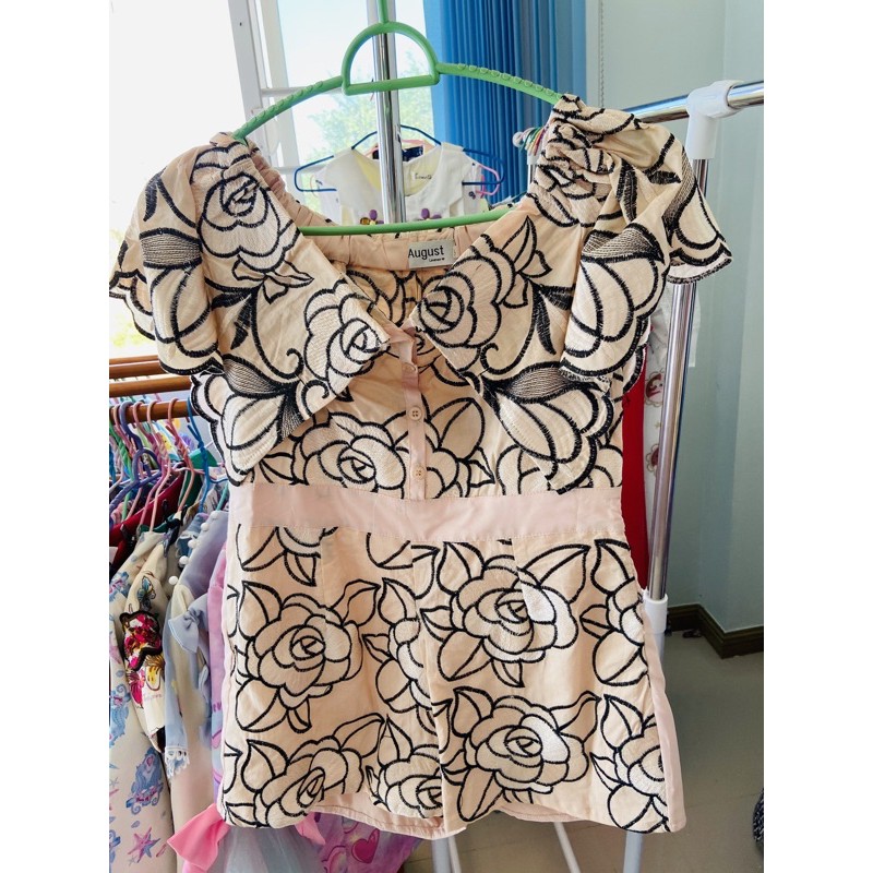 ❌หมด❌งานป้ายจั้มสูทขาสั้นงานป้าย August sizeM มือ 1