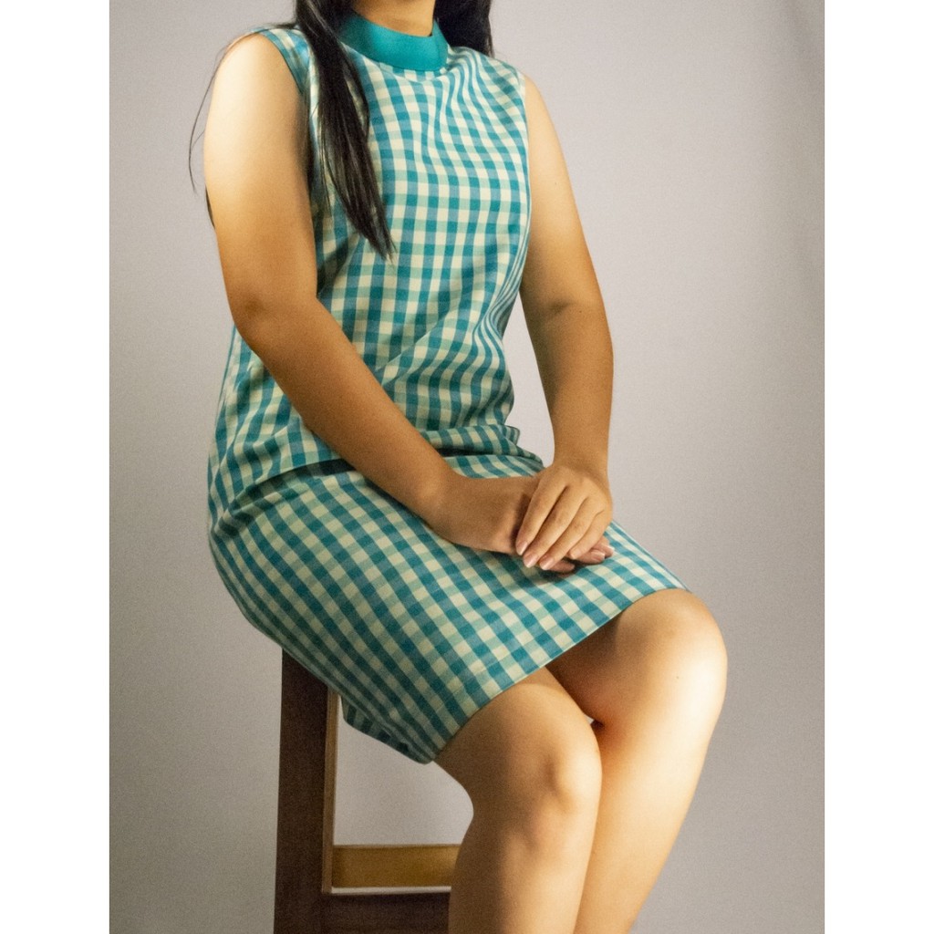 Suntree ชุดเดรสผ้าขาวม้า คอกลม