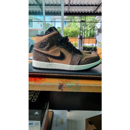 NIKE jordan 1 earthy brown 8us 26 cm.