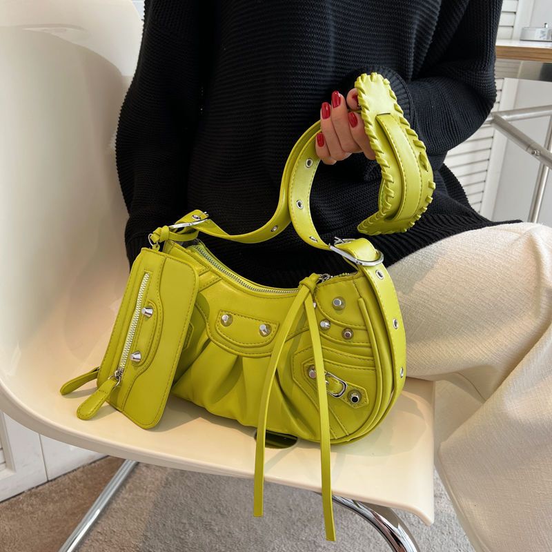 ♚Fashion summer bag niche design women's bag 2022 new personality pleated dumpling bag messenger bag Joker rivet crescent bag underarm bag