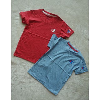 Champion : เสื้อยืดแขนสั้น สกรีนโลโก้ Champion มี 2 สี สีแดง สีฟ้า
