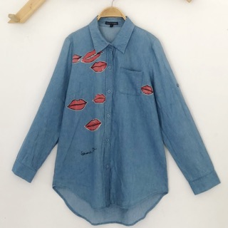 เสื้อยีนส์ฟอกผ้านิ่มแบบเก๋ๆใส่สบาย คอปกแขนยาวกระดุมผ่าหน้า