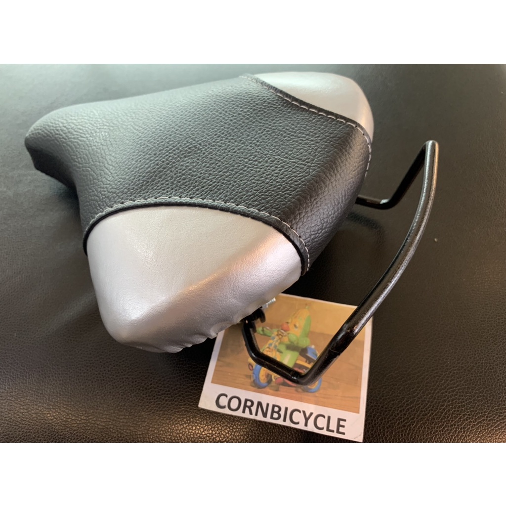 อานจักรยาน เบาะจักรยาน ทรงมินิอัดลายแม่บ้าน กว้าง หนานุ่ม มีสปริง โครงเหล็ก มีสีดำบอน และ สีดำล้วน - รูปที่ 5
