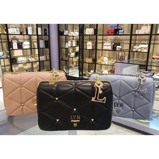 กระเป๋า Lyn รุ่น Tricia Crossbody คอลใหม่แท้ 💯%Outletอุปกรณ์ครบ💝ฟรีถุงกระดาษแบรนด์💝