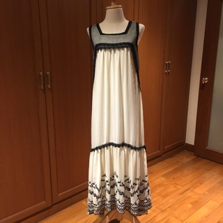 Misty Mynx New with tag maxi dress size s ลดจากหกพัน ผ้าดีงามเว่อร์ ลูกไม้เริ่ด