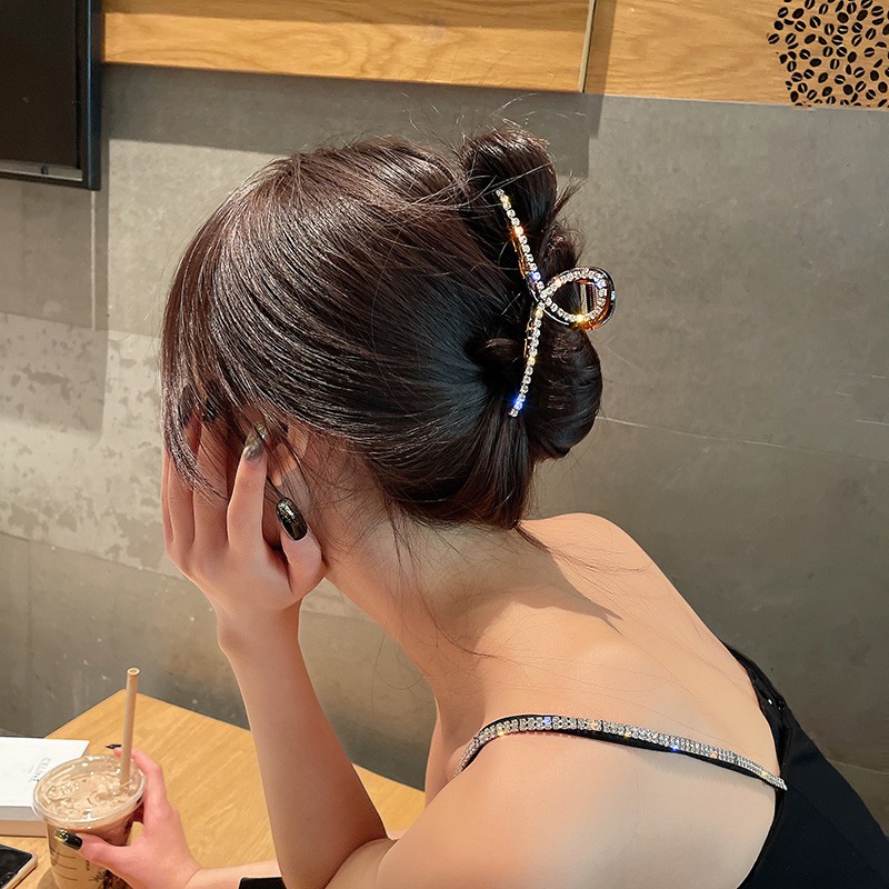 กิ๊บหนีบผมงานติดเพชรหรูหราเเววาวงานเพชรสีเงิน4mmขนาดใหญ่ 11  cm สไตล์เกาหลีสินค้าอยู่ที่ไทยพร้อมส่ง1-2วันถึงค่ะ