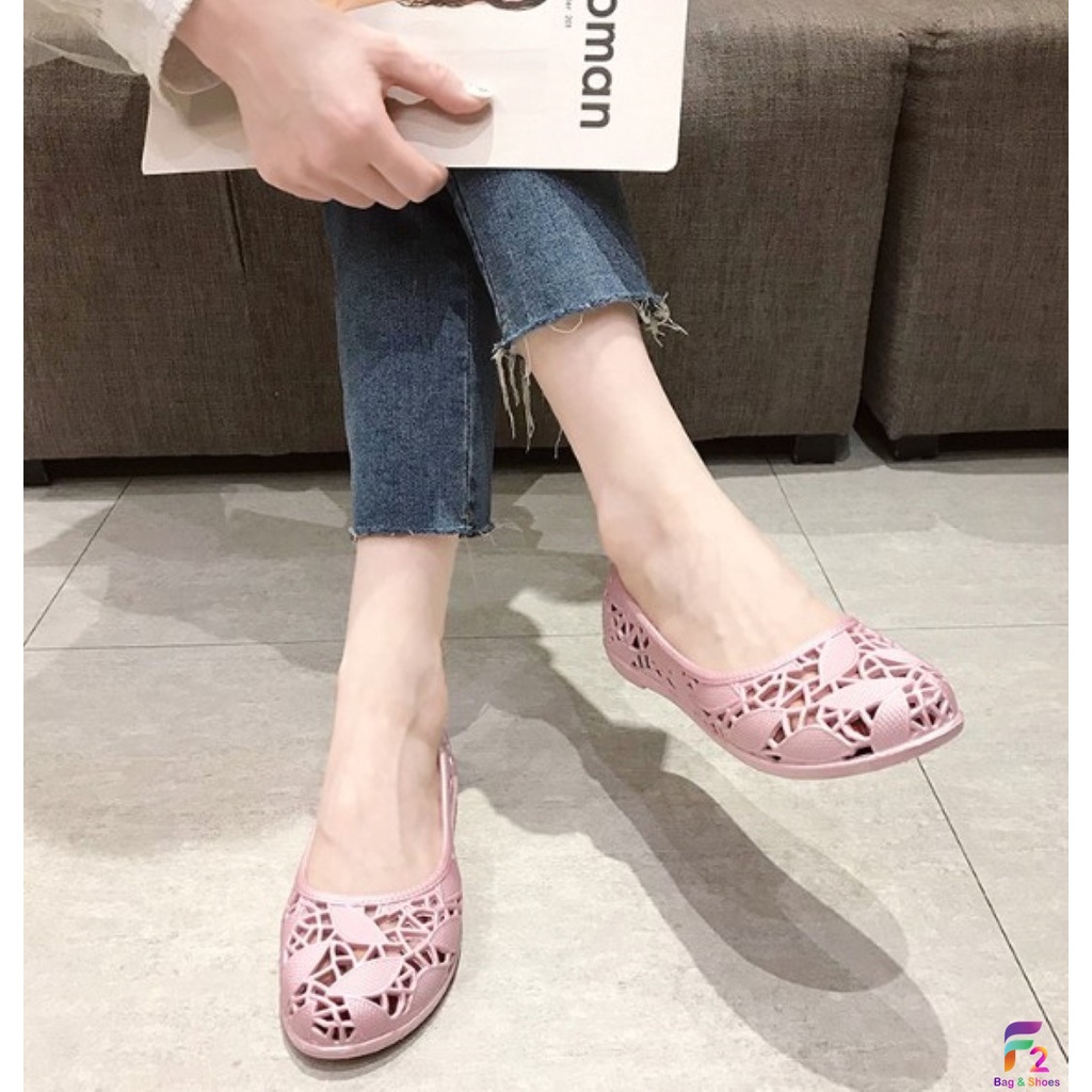 🚨F2 พร้อมส่ง🚨 รองเท้ายาง หุ้มส้น พื้นแต่งลายกุหลาบ ไซส์ 35-40