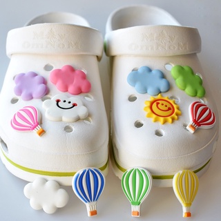 น่ารัก เมฆ ยิ้ม Jibitz Croc ตกแต่ง Pin การ์ตูน อากาศร้อน บอลลูน Jibits Crocks ผู้หญิง รองเท้าเสน่ห์ อุปกรณ์เสริม