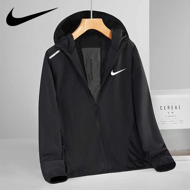 Nike เสื้อแจ็กเก็ต มีฮู้ด กันแดด กันลม ระบายอากาศ สะท้อนแสง เหมาะกับการวิ่ง กลางแจ้ง สําหรับผู้ชาย และผู้หญิง