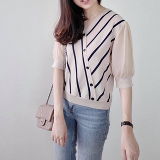 Holly Knit Top เสื้อคอวีแต่งกระดุมหลอก ลายไขว้