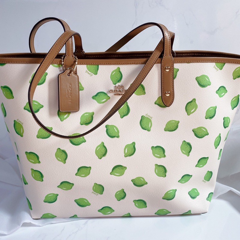 👑ผ่อน0%~แท้100%👑 กระเป๋าสะพาย กลับด้าน Coach REVERSIBLE CITY TOTE WITH LIME PRINT (COACH 2782)