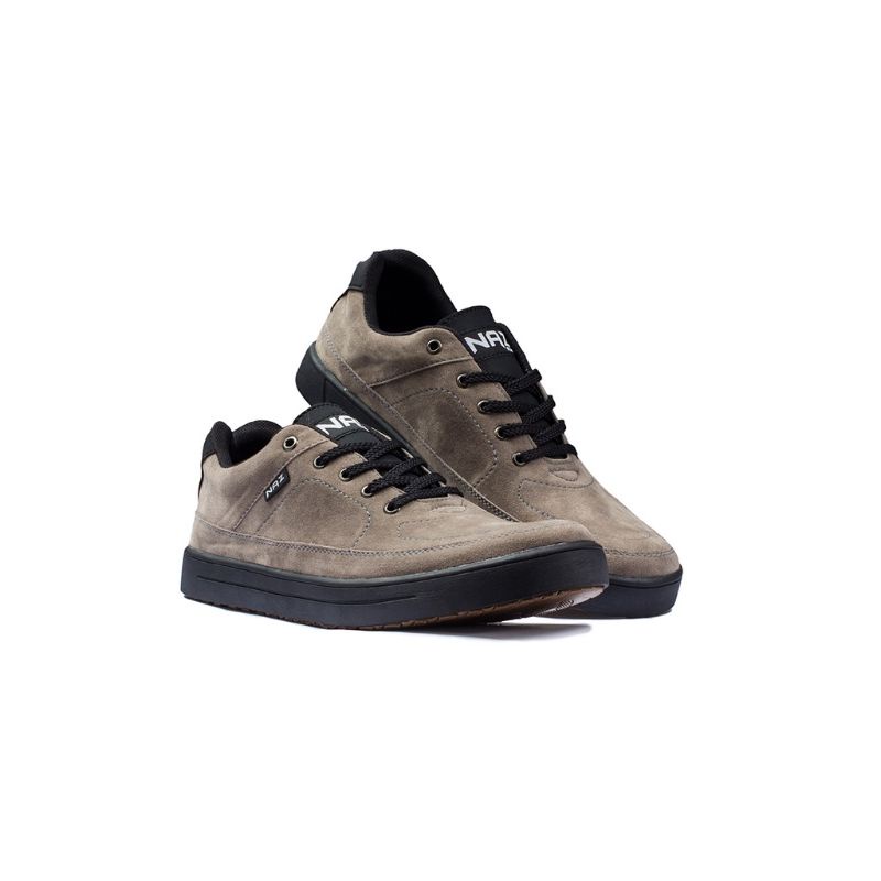 เชสเตอร์ เชสเตอร์ เชสเตอร์ | Rei.store.id x NAZ | รองเท้าผ้าใบลําลองผู้ชาย& 39;s ดั้งเดิม