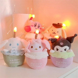 SANRIO ของเล่นตุ๊กตาซานริโอ้ Melody Cinnamoroll Kuromi Kirby Purin พร้อมเทียนเรืองแสง พร็อพสําหรับตกแต่งเค้กวันเกิด