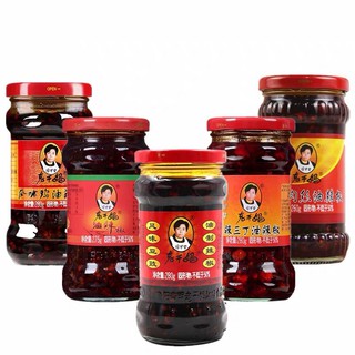 น้ำพริกเผา เหล่ากันมา รสไก่(老干妈 鸡肉味）รสชาติกลมกล่อม หอมเครื่องเทศเผ็ดเบาๆ สามารถเปิดทานได้ทันที หรือจะนำไปปรุงงอาหารอื่นก