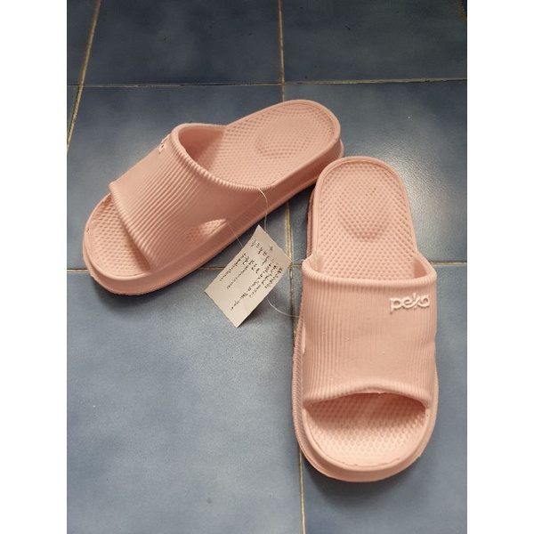 รองเท้าราคาถูกพร้อมส่งไซค์36-44ค่ะ