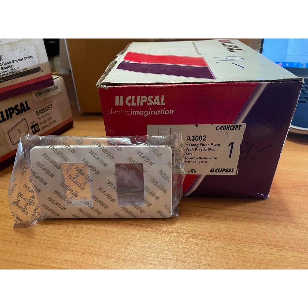 หน้ากาก 2 ช่อง A3002 สีขาว "CLIPSAL"