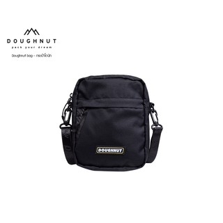 DOUGHNUT BAG : COMPASS PIONEER : BLACK : กระเป๋าโดนัทสะพายได้  ดีไซน์น่ารัก น้ำหนังเบา คุณสมบัติกันน้ำ กระเป๋าโดนัท กระเป๋าสะพายข้าง กระเป๋า กระเป๋าผู้หญิง (รหัสสินค้า 06919)