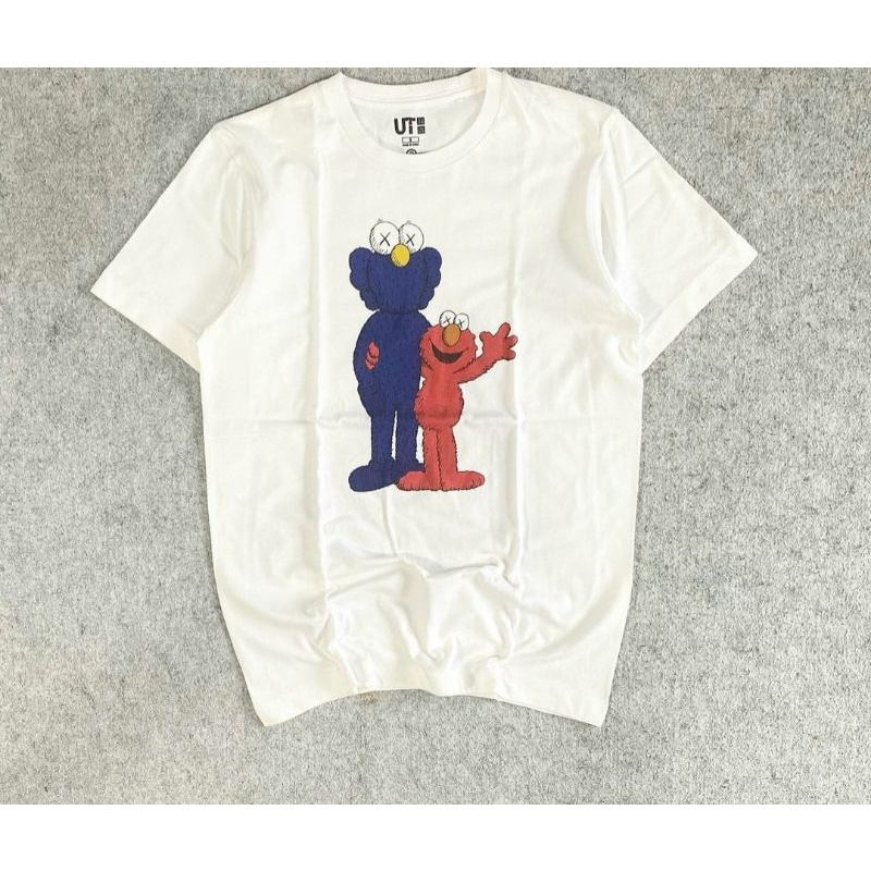 เสื้อยืด Uniqlo X Kaws X Sesame Street BFF Elmo