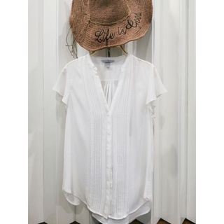 🎀เสื้อชีฟองสีขาวคอ​ V ตีเกล็ดด้านหน้า (size 40)
