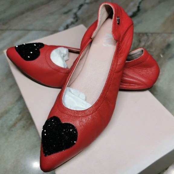 O&B Hepburn Heart สี Sugar Red OandB Size 35