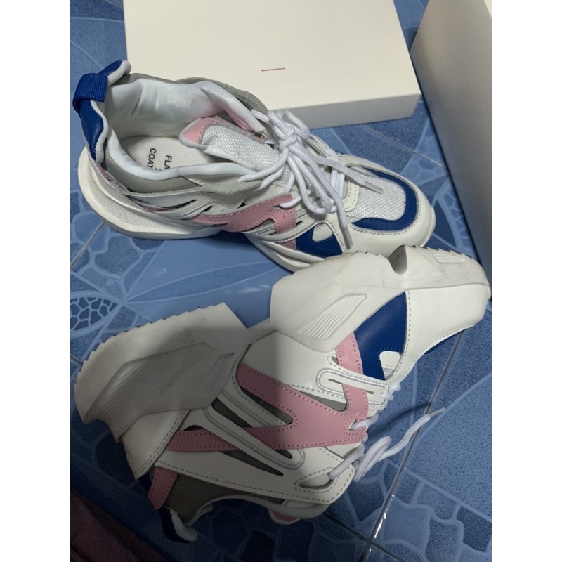 รองเท้าผ้าใบสีขาว คาดชมพู&น้ำเงิน FLAT2112 x COATOVER