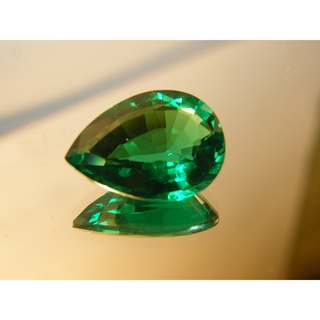 มรกต พลอย Columbia โคลัมเบีย Green  Emerald  very fine lab made PEAR shape 17x23 มม mm...27กะรัต carats (1 เม็ด )