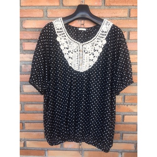 เสื้อสีดำลายจุดสีขาว คอติดลูกไม้ จั๊มเอว Jiayou Size M หน้าผ้า 56” ยาว 23”