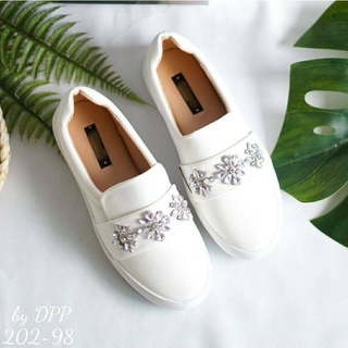 adan_shop​ รองเท้าผ้าใบตกแต่งเพชร ส้นหนา 1 นิ้ว Slip on