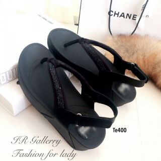 พร้อมส่ง คอลเลคชั่นใหม่ล่าสุด Style  Fitflop แบบคีบวัสดุหนังกลับนิ่มแต่งอะไหล่เพชรแบบเย็บ