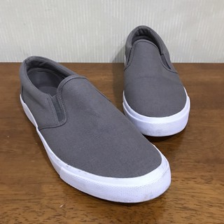 ASOS รองเท้าผ้าใบ Slip-on สีเทาพื้นยางสีขาว ขนาด 7E / EU42 / 26.5CM หน้าเท้ากว้างพิเศษ ใส่ครั้งเดียว (Used - Like New)