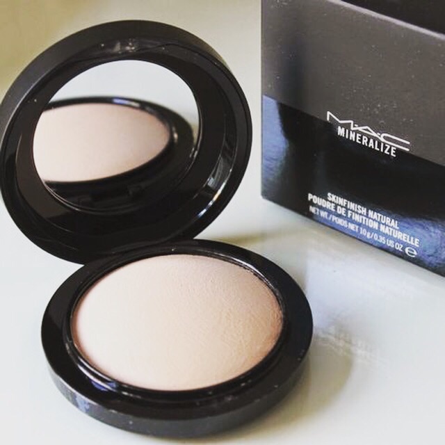 MAC Mineralize Skinfinish Natural #Light 10g แป้งยอดนิยมที่ใช้เซ็ตรองพื้นให้คงทนสวยใสตลอดวัน และยังใช้ทัชอัพระหว่างวัน