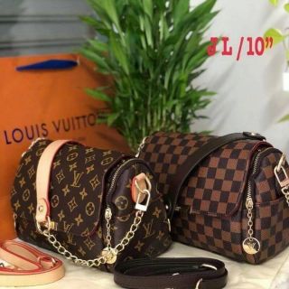 Louis vuitton. ซิบ 2 ข้าง มีสายให้ 2 สาย งานขายดีมากรุ่นนี้