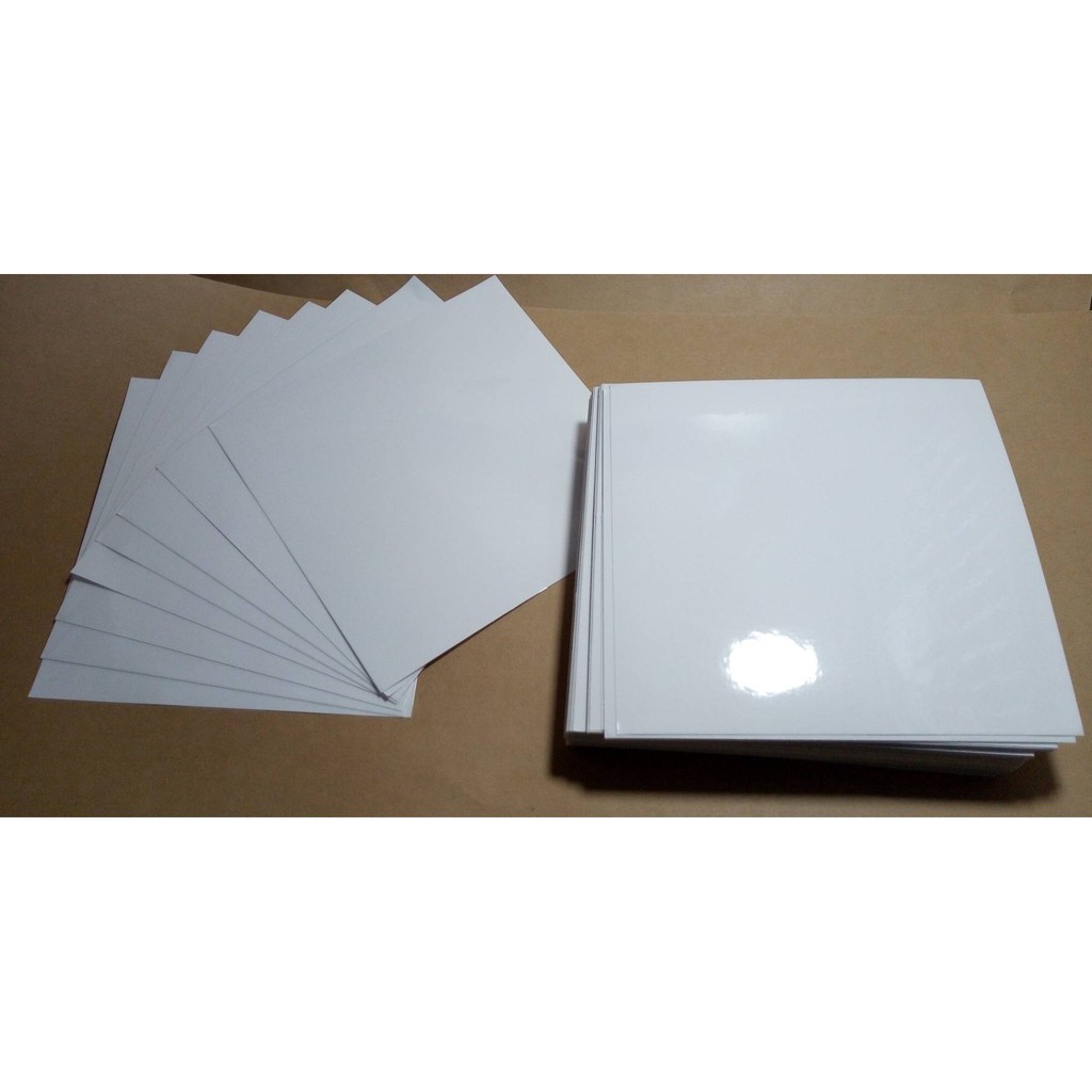 แผ่นสูญญากาศติดกระจก ใส่พรบ.หน้ารถ มี 2 ไซด์ (11.5x11.5cm. x 2 แผ่น) & (13x13cm.x 2 แผ่น)