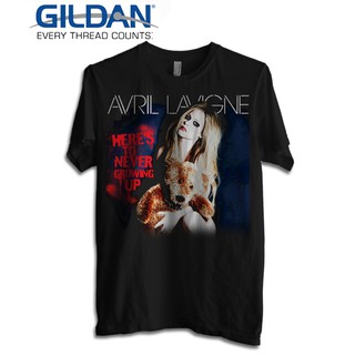 เสื้อยืดพิมพ์ลายเสื้อยืดGILDAN เสื้อยืด แบบนิ่ม พิมพ์ลาย Avril To Lavigne Heres To Never Growing UpS-4XL