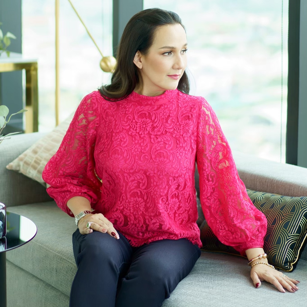 BECKY RUSSELL เสื้อสตรีคอตั้ง เสริมฐานคอ ผ้าลูกไม้ลายดอก PAISLEY (PRB353)