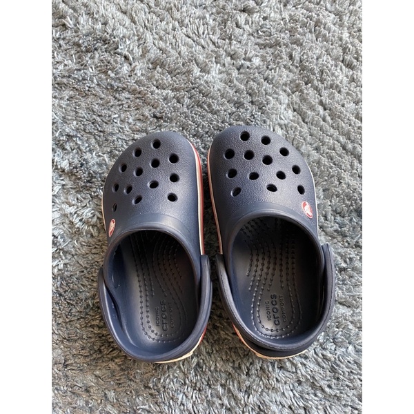 crocs รองเท้ามือสองเด็ก สภาพดี ขนาด 13 ซม. size 6 สีกรม เด็ก 2-3 ขวบสามารถใส่ได้